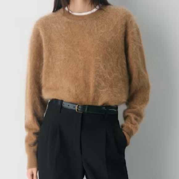 Aritzia Brushed Cashmere Relaxed CrewneckSweater.NWT. - Picture 6 of 8